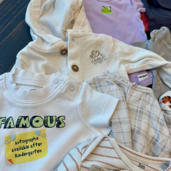 18 Baby Clothes Lot 0-3 Months Bodysuits Sleepers Onesies Neutral Patterns Mix - Picture 2 of 7